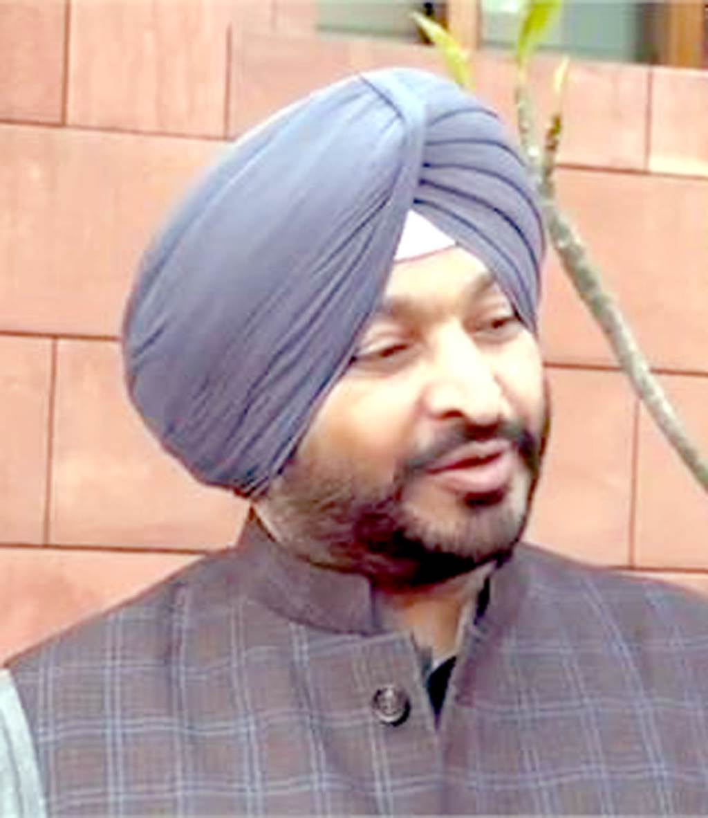 ਗਾਂਧੀ ਪਰਿਵਾਰ ਸਿੱਖਾਂ ਦਾ ਕਾਤਲ ਹੈ ਮੈਂ ਉਸ ਪਰਿਵਾਰ ਦੇ ਪੁੱਤਰ ਨਾਲ ਹੱਥ ਨਹੀਂ ਮਿਲਾ ਸਕਦਾ  ਬਿੱਟੂ